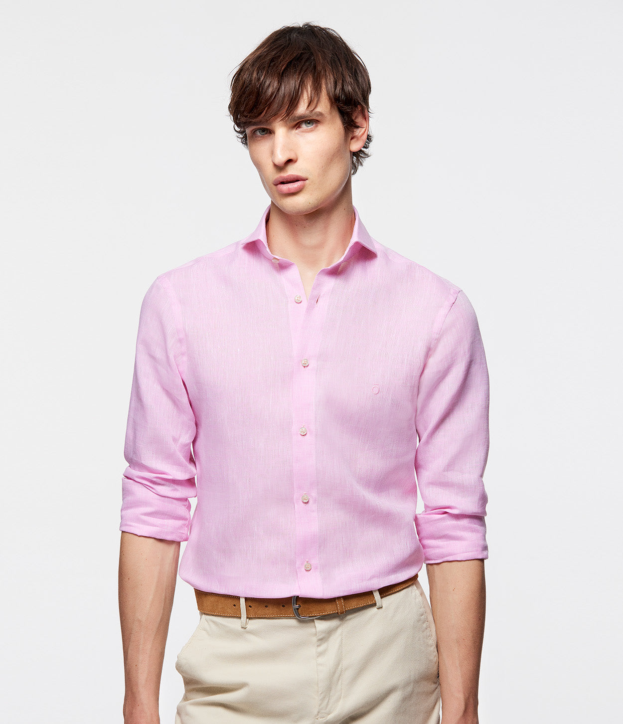 modelo camisa mangas arremangadas